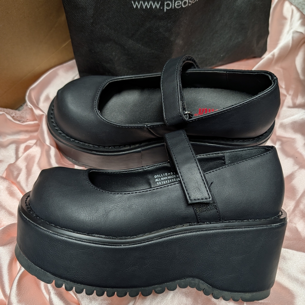 🚫SOLD🚫.  NWOT : DEMONIA : Dollie-01 : Size 7